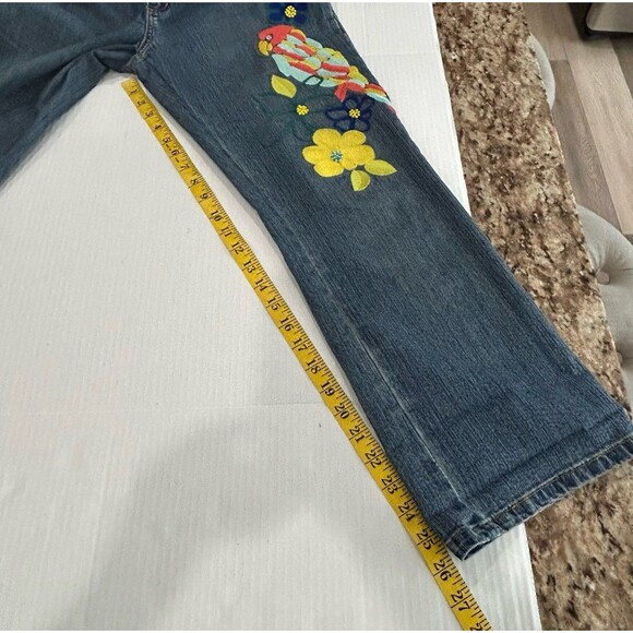 Lilly Pulitzer Capri Jeans Women’s Size 8 Denim Embroidered Parrots and Flower - Picture 8 of 12